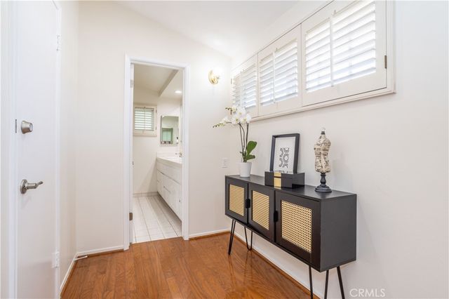 20624 Oxnard Street, Woodland Hills, CA 91367
