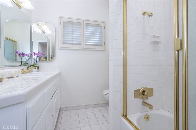 20624 Oxnard Street, Woodland Hills, CA 91367