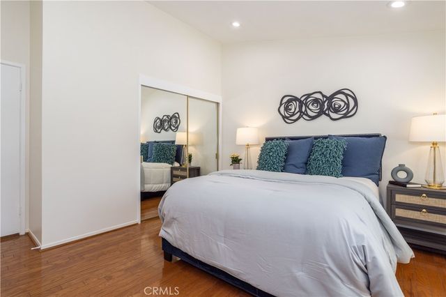 20624 Oxnard Street, Woodland Hills, CA 91367