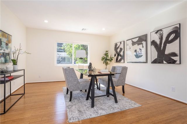 20624 Oxnard Street, Woodland Hills, CA 91367