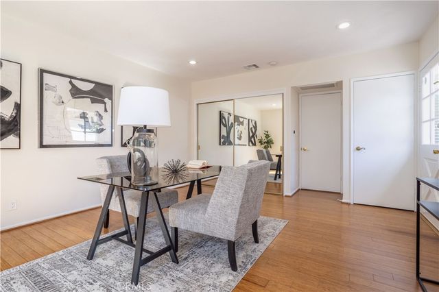 20624 Oxnard Street, Woodland Hills, CA 91367