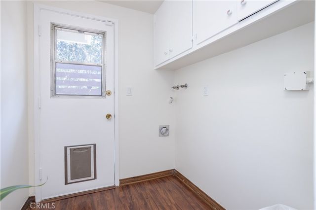 20624 Oxnard Street, Woodland Hills, CA 91367