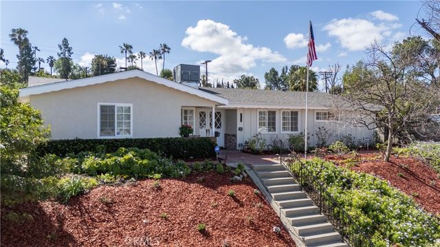 20624 Oxnard Street, Woodland Hills, CA 91367