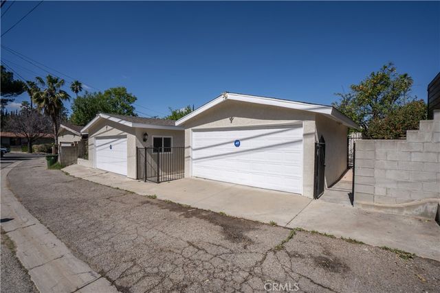 20624 Oxnard Street, Woodland Hills, CA 91367