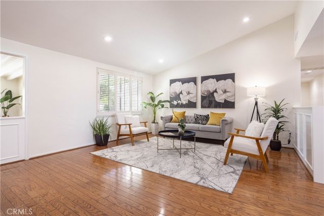 20624 Oxnard Street, Woodland Hills, CA 91367