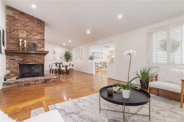 20624 Oxnard Street, Woodland Hills, CA 91367