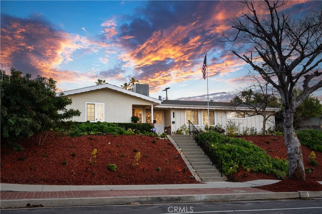 20624 Oxnard Street, Woodland Hills, CA 91367
