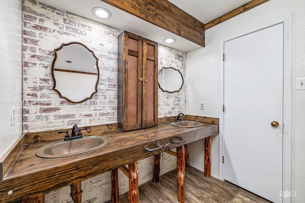 Image 11 of property listing at 6945 Harriet Rd, San Angelo, TX 76905