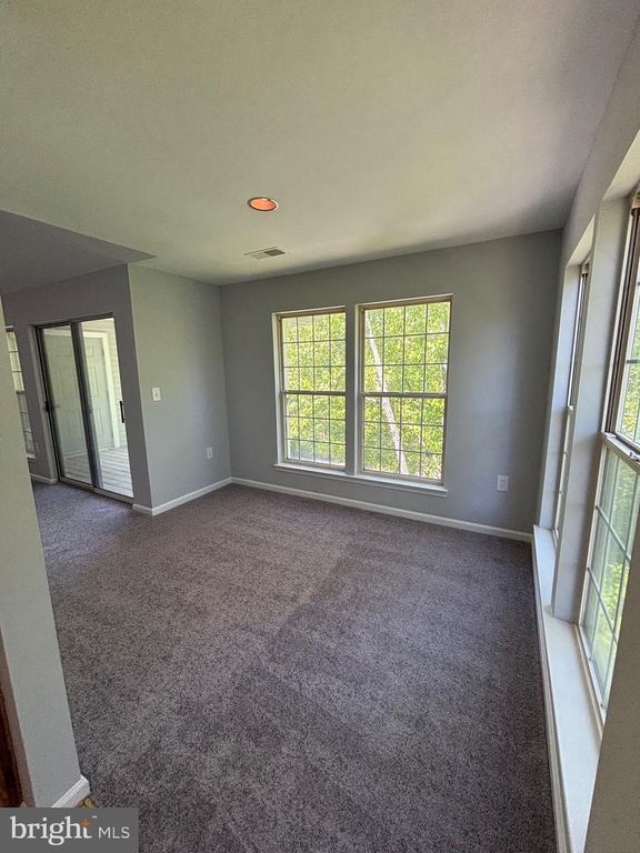 Image 10 of property listing at 4409 SILVERBROOK LN #304, Owings Mills, MD 21117