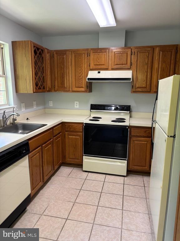 Image 11 of property listing at 4409 SILVERBROOK LN #304, Owings Mills, MD 21117