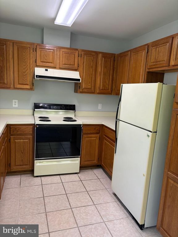 Image 12 of property listing at 4409 SILVERBROOK LN #304, Owings Mills, MD 21117