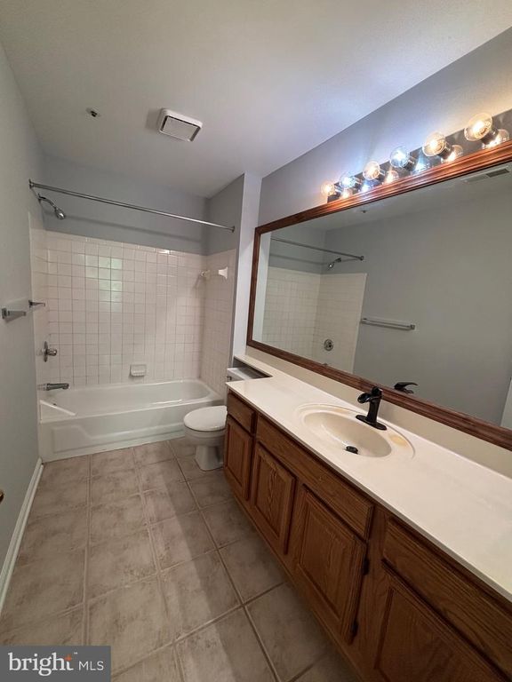 Image 16 of property listing at 4409 SILVERBROOK LN #304, Owings Mills, MD 21117