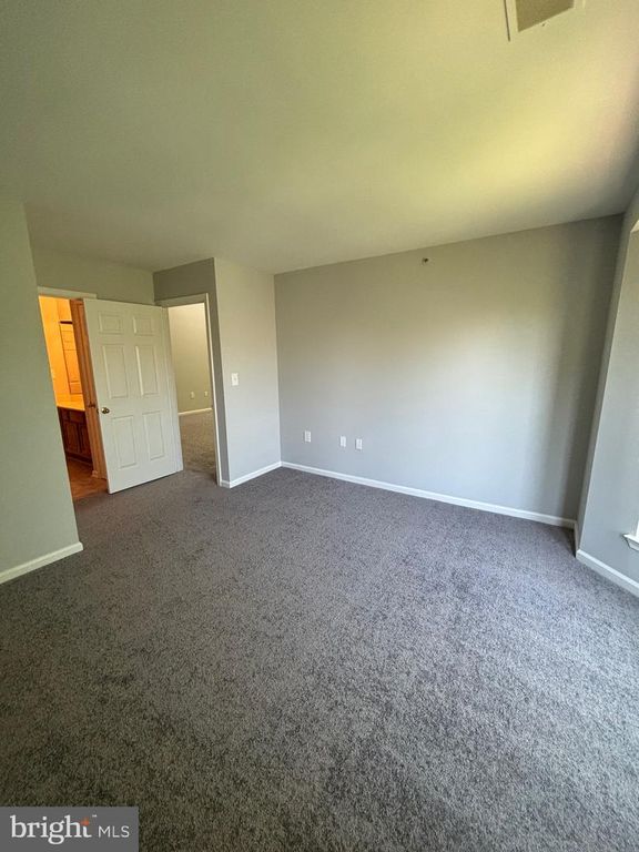 Image 18 of property listing at 4409 SILVERBROOK LN #304, Owings Mills, MD 21117