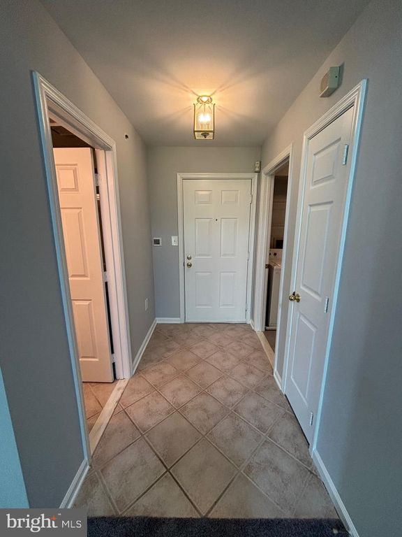 Image 5 of property listing at 4409 SILVERBROOK LN #304, Owings Mills, MD 21117