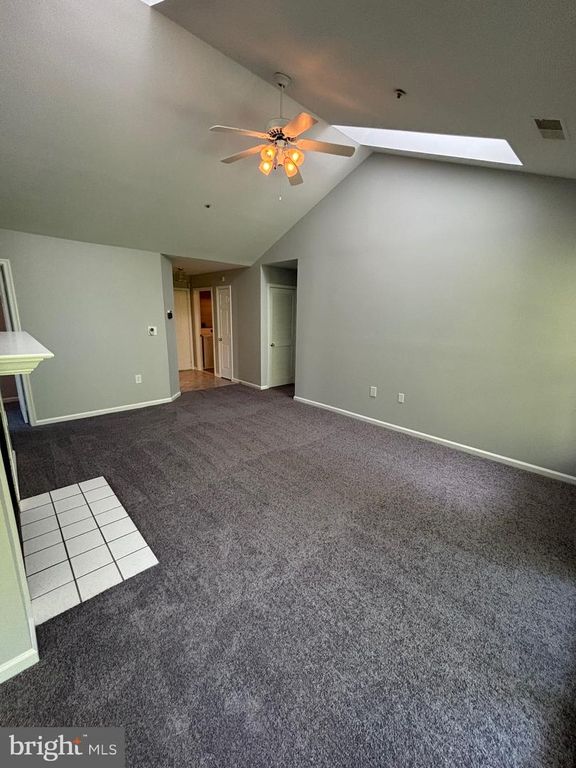 Image 7 of property listing at 4409 SILVERBROOK LN #304, Owings Mills, MD 21117