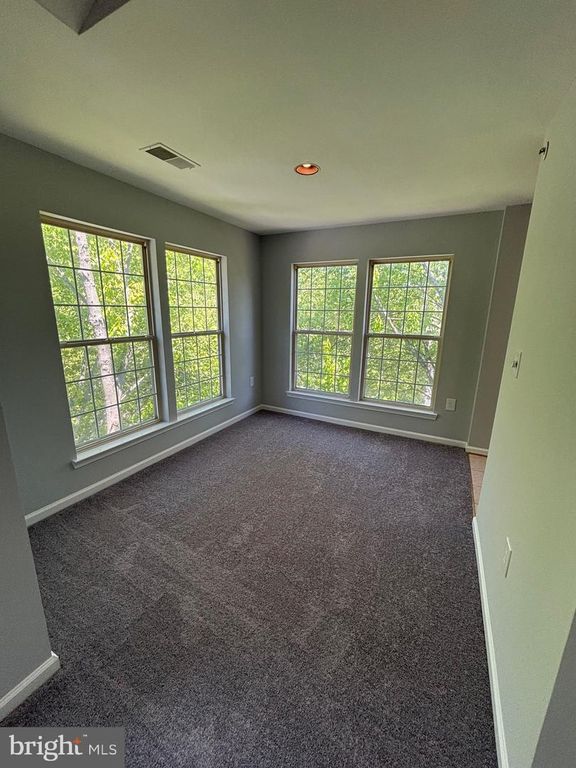 Image 9 of property listing at 4409 SILVERBROOK LN #304, Owings Mills, MD 21117