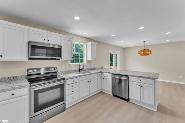 31 Michell Drive, Taylors, SC 29687