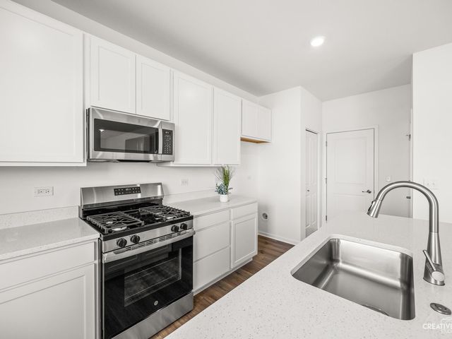385 Danforth Drive, Oswego, IL 60543
