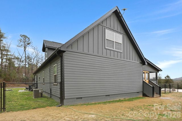 67 Nimitz Drive, Brevard, NC 28712
