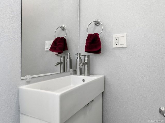 6732 S Independence St, Littleton, CO 80128