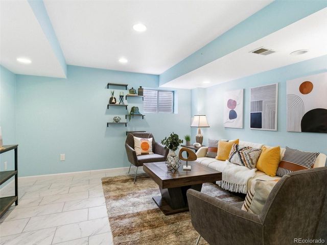 6732 S Independence St, Littleton, CO 80128