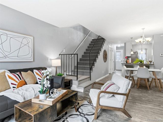 6732 S Independence St, Littleton, CO 80128