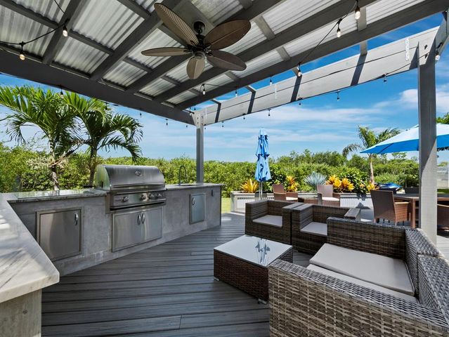 8810 FISHERMENS BAY DRIVE, Sarasota, FL 34231