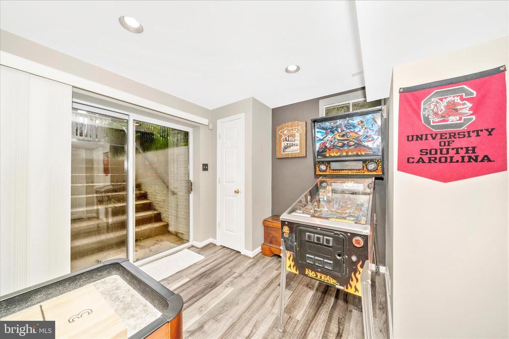 Image 78 of property listing at 9607 GREENEL RD, Damascus, MD 20872