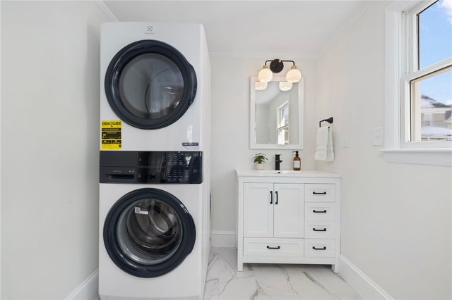 61 Gibbs Avenue, Newport, RI 02840