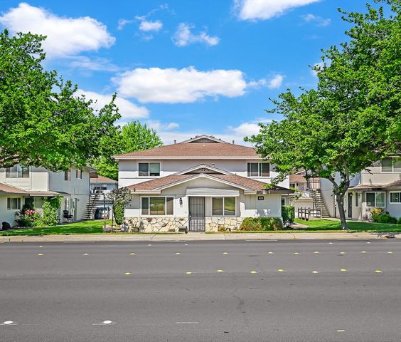 303 Harding Blvd #2, Roseville, CA 95678