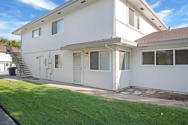 303 Harding Blvd #2, Roseville, CA 95678