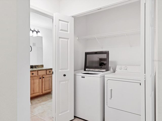 8933 MANOR LOOP 105, Bradenton, FL 34202