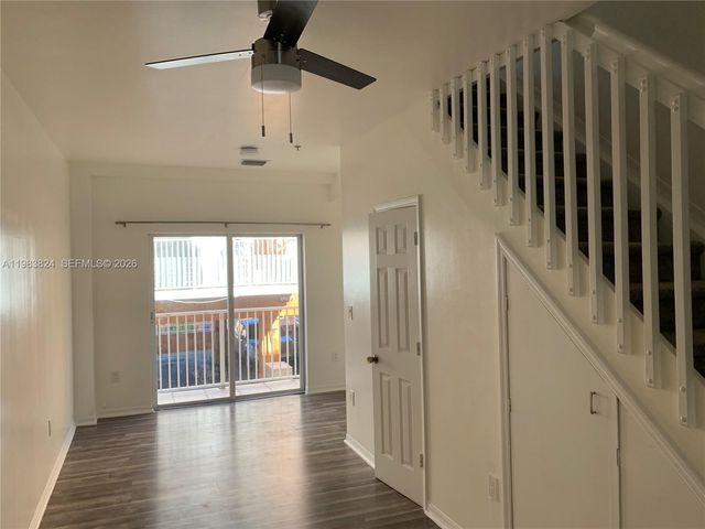 928 SW 3rd St 203, Miami, FL 33130