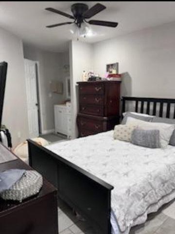 748 Memorial Mews Street C, Houston, TX 77079