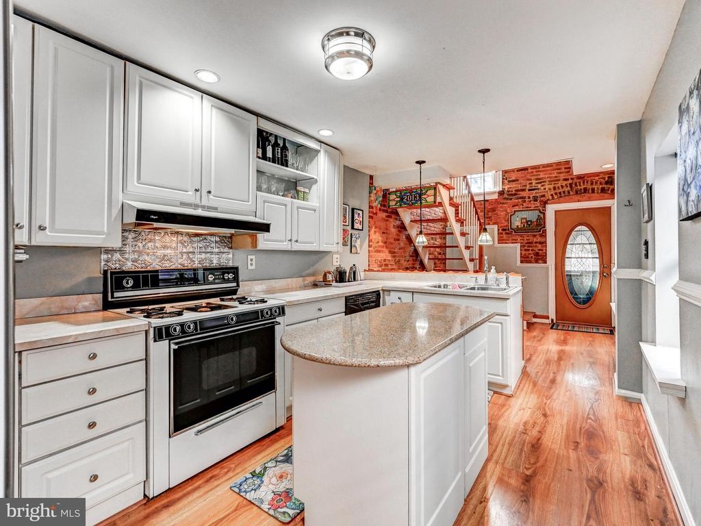 Image 10 of property listing at 2013 N BANK ST, Baltimore, MD 21231