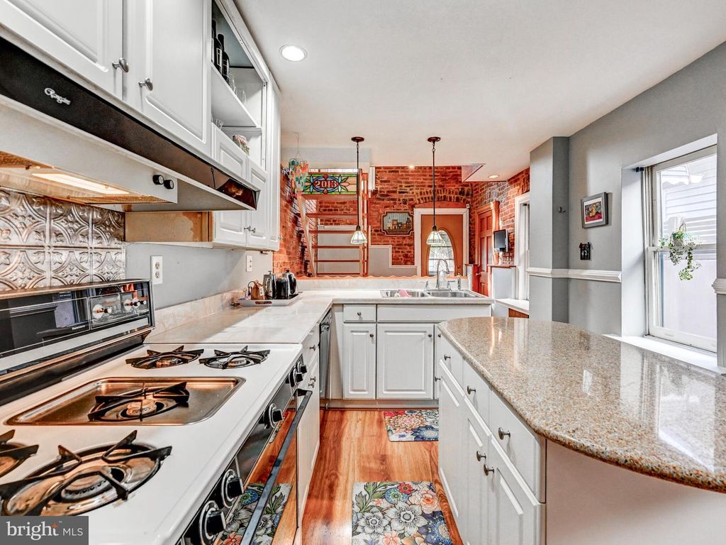 Image 11 of property listing at 2013 N BANK ST, Baltimore, MD 21231