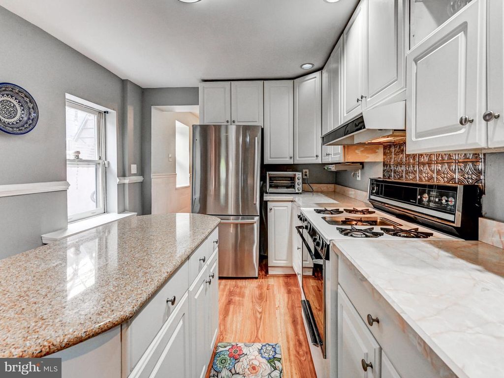 Image 12 of property listing at 2013 N BANK ST, Baltimore, MD 21231