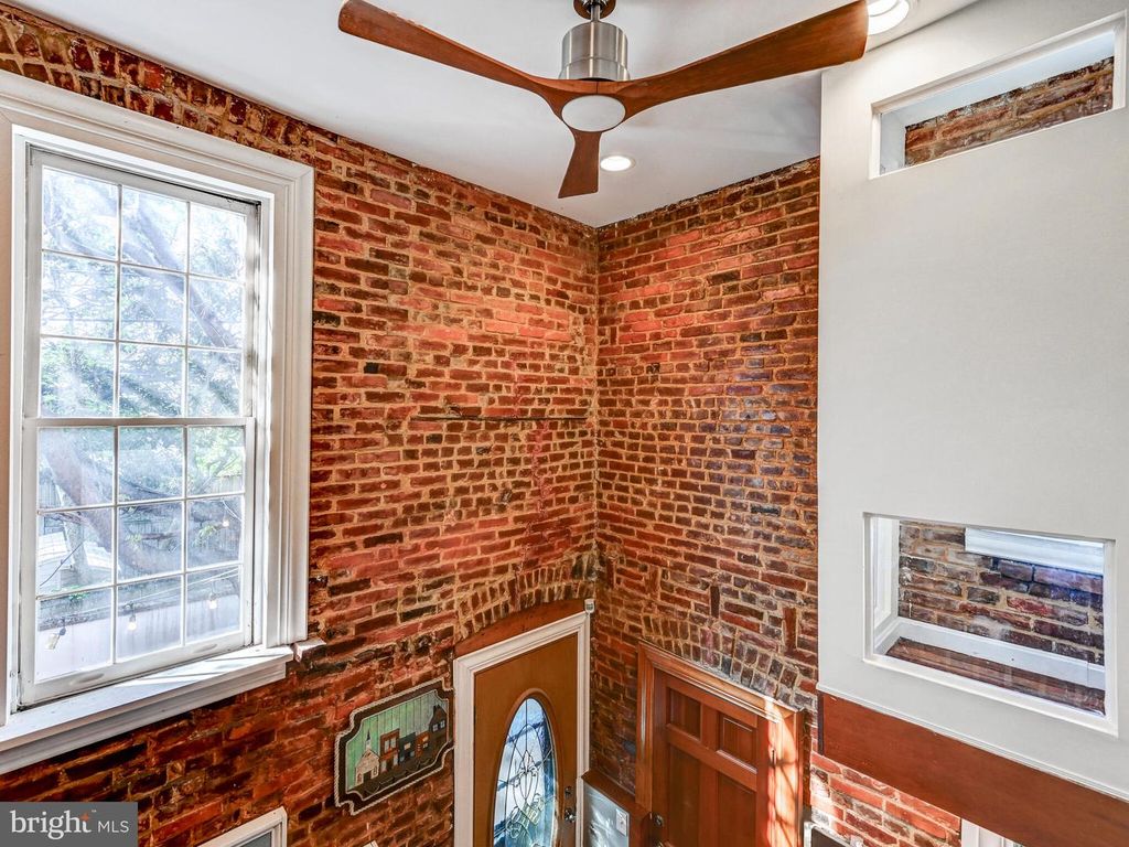 Image 17 of property listing at 2013 N BANK ST, Baltimore, MD 21231