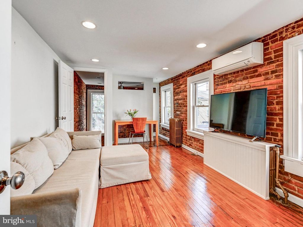 Image 21 of property listing at 2013 N BANK ST, Baltimore, MD 21231