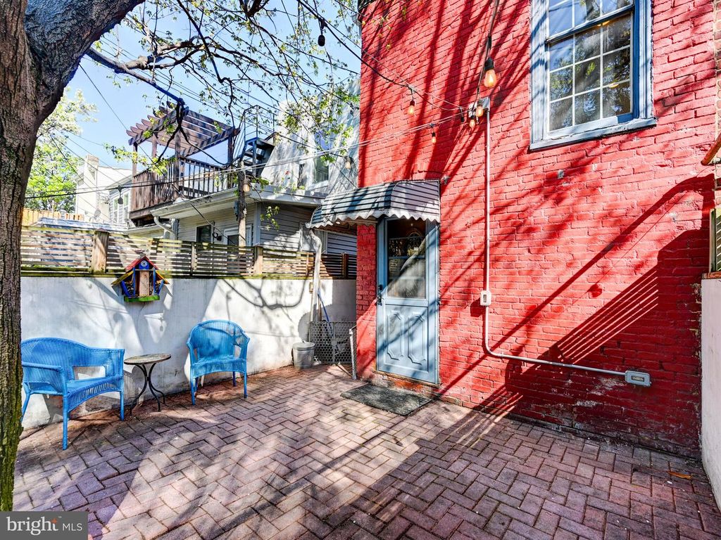 Image 32 of property listing at 2013 N BANK ST, Baltimore, MD 21231