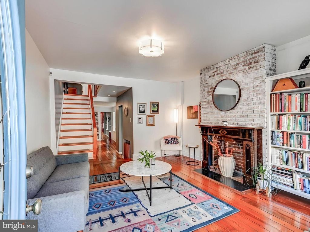 Image 4 of property listing at 2013 N BANK ST, Baltimore, MD 21231