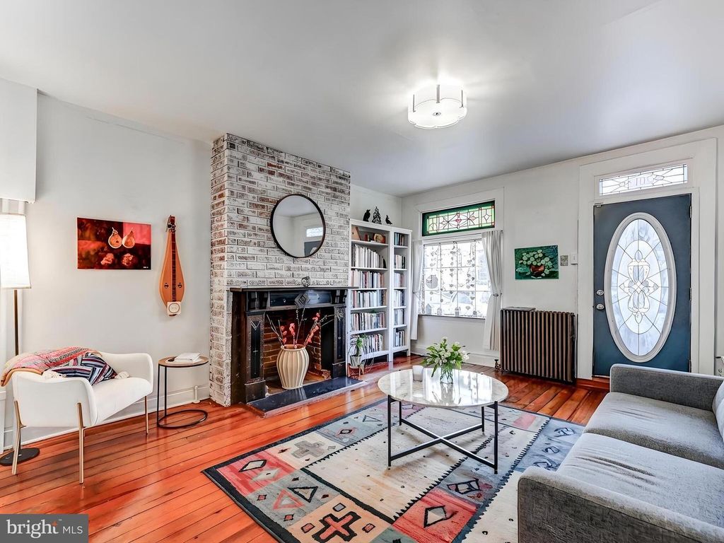 Image 6 of property listing at 2013 N BANK ST, Baltimore, MD 21231