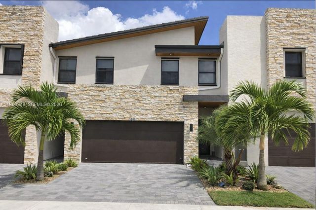 7855 NW 105th Ave, Doral, FL 33178