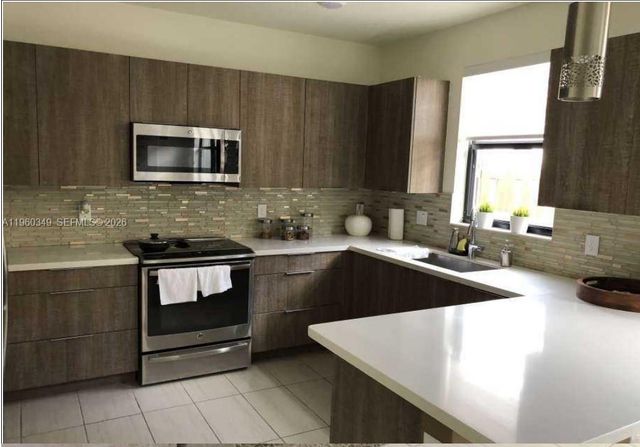 7855 NW 105th Ave, Doral, FL 33178