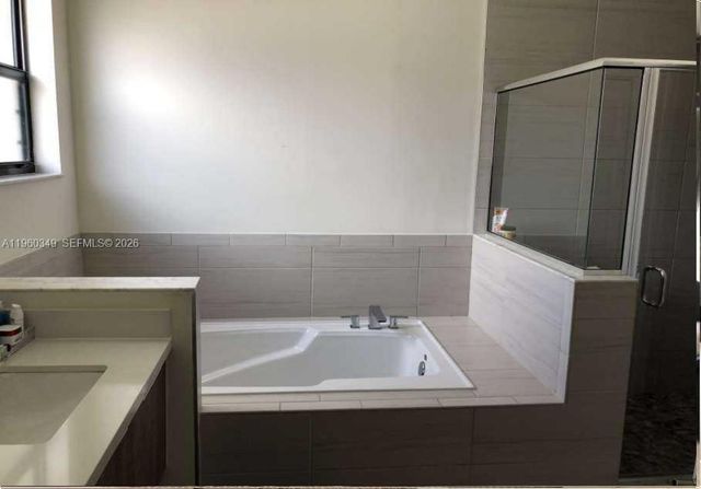 7855 NW 105th Ave, Doral, FL 33178