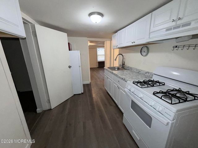 41 Atlantic Street, Keyport, NJ 07735