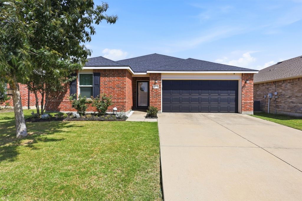 5925 Mountain Bluff Drive, Fort Worth, TX 76179