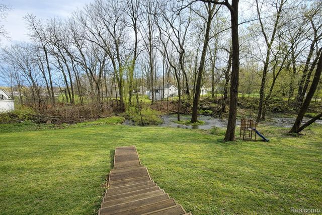 10044 Locust Drive, Tyrone Township, MI 48430
