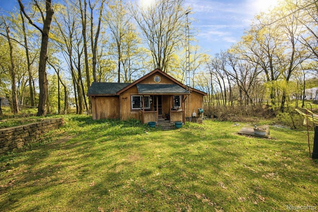 10044 Locust Drive, Tyrone Township, MI 48430