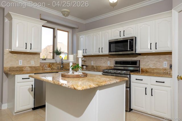 14229 Mandarin Drive, Shelby Charter Township, MI 48315